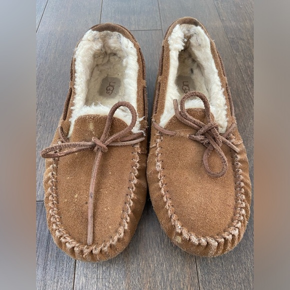 Size 5 ugg slippers‎ - Picture 2 of 5